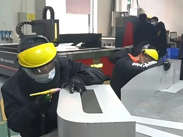 Assembly welding process for final sign structure integration and finishing