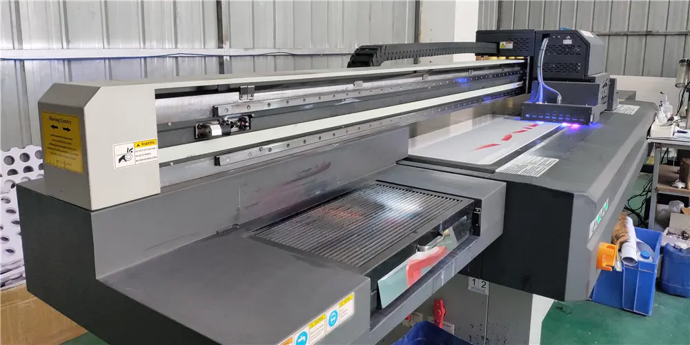 High precision UV printing machine for full color graphics on signage substrates