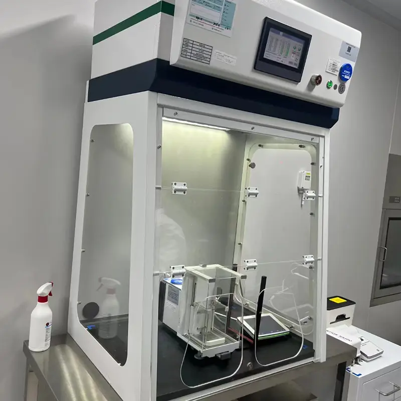 Ductless Fume Hood Display 4