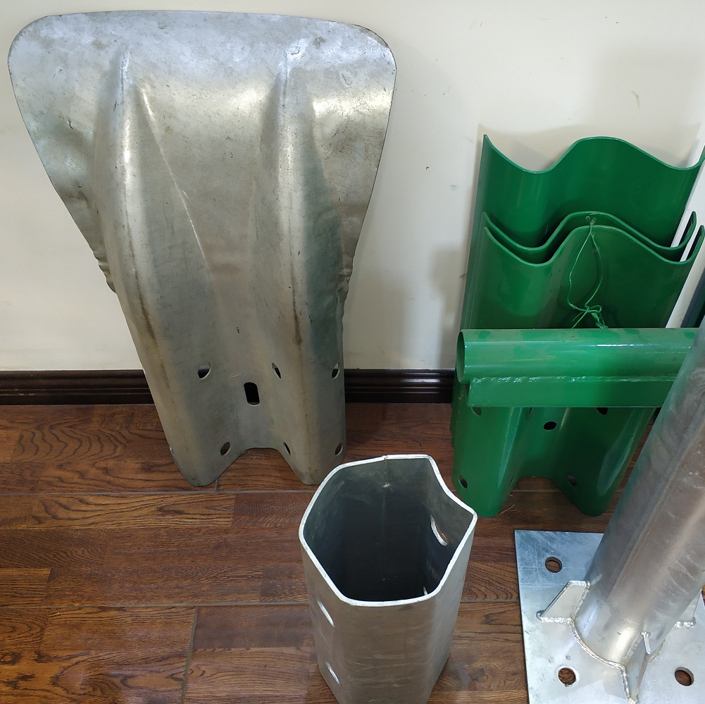 High-Quality H Square Round U C Sigma Post Guardrail Anti-Collision Galvanized Highway Barrier for Road Safety