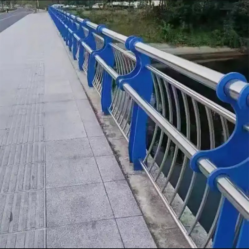 Double Traffic Barrier Polygon Traffic Barrier Anti-Collision Guardrail