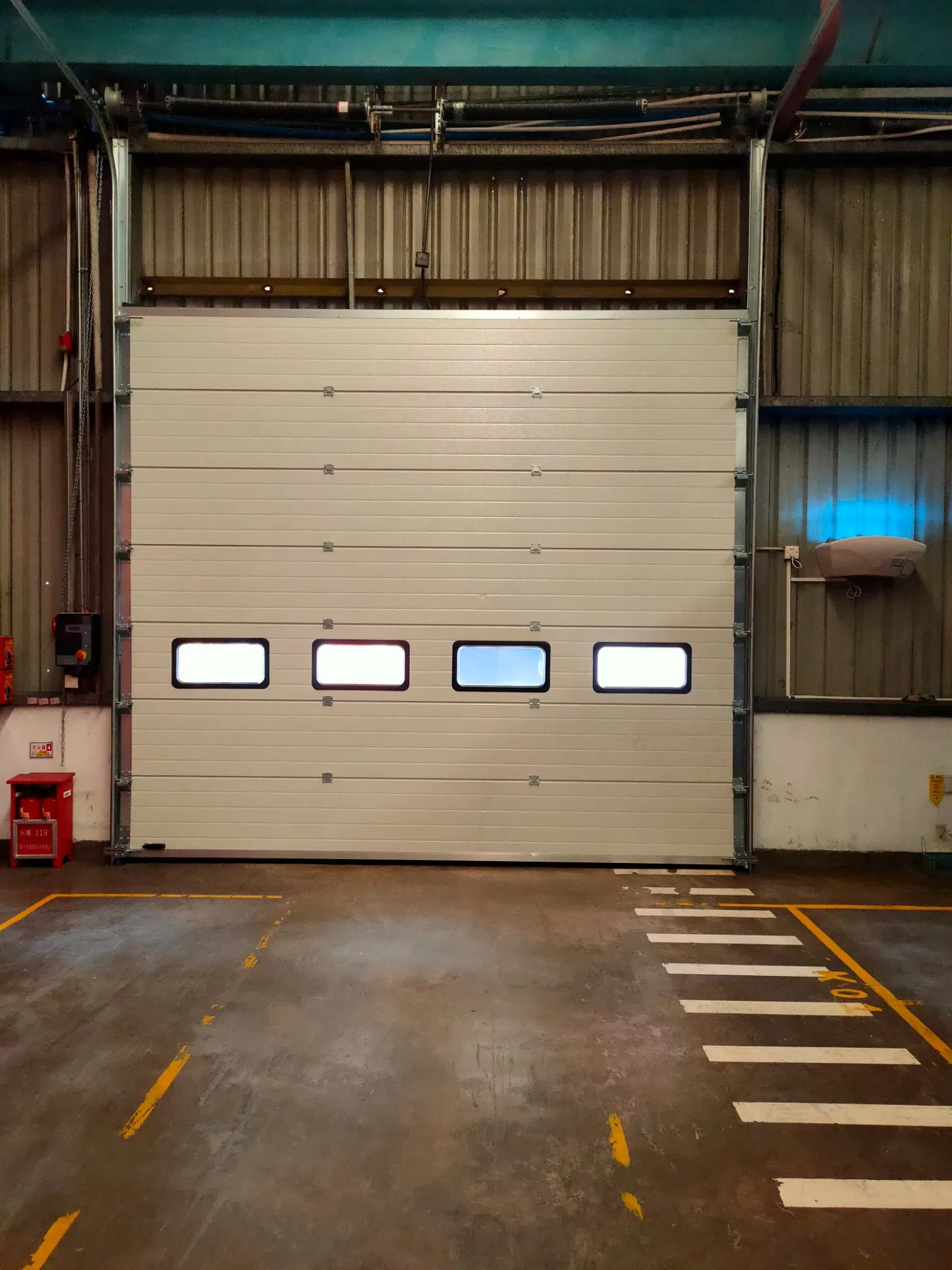 Industrial Automatic Overhead Steel Thermal Insulated Metal Exterior Garage Sectional Vertical Lifting Roll up Sliding Door for Warehouse Loading Docks