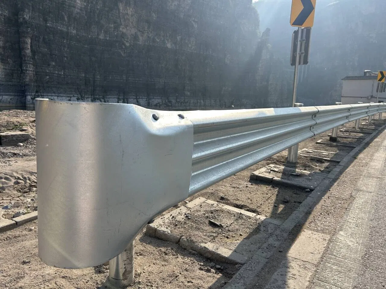 Anti-Collision W Tribe Beam &amp; Column Barriertraffic Vehicle Redirection Highway Guardrails