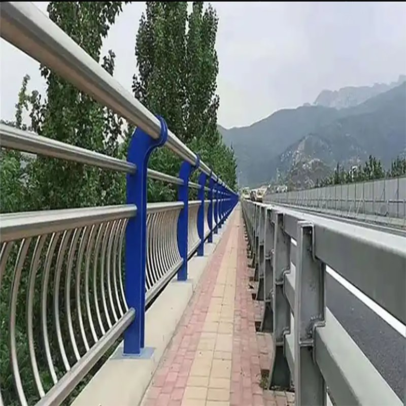Double Traffic Barrier Polygon Traffic Barrier Anti-Collision Guardrail