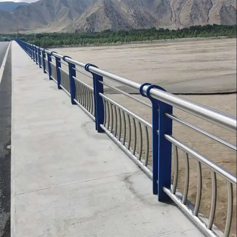 Double Traffic Barrier Polygon Traffic Barrier Anti-Collision Guardrail