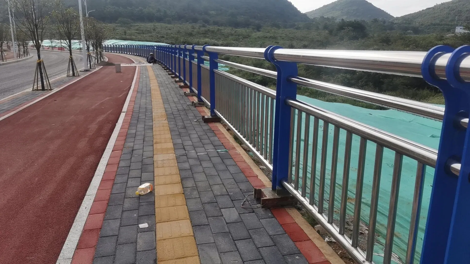 River Channel Safety Guardrail and Road Anti-Collision Fence for Effective Collision Prevention