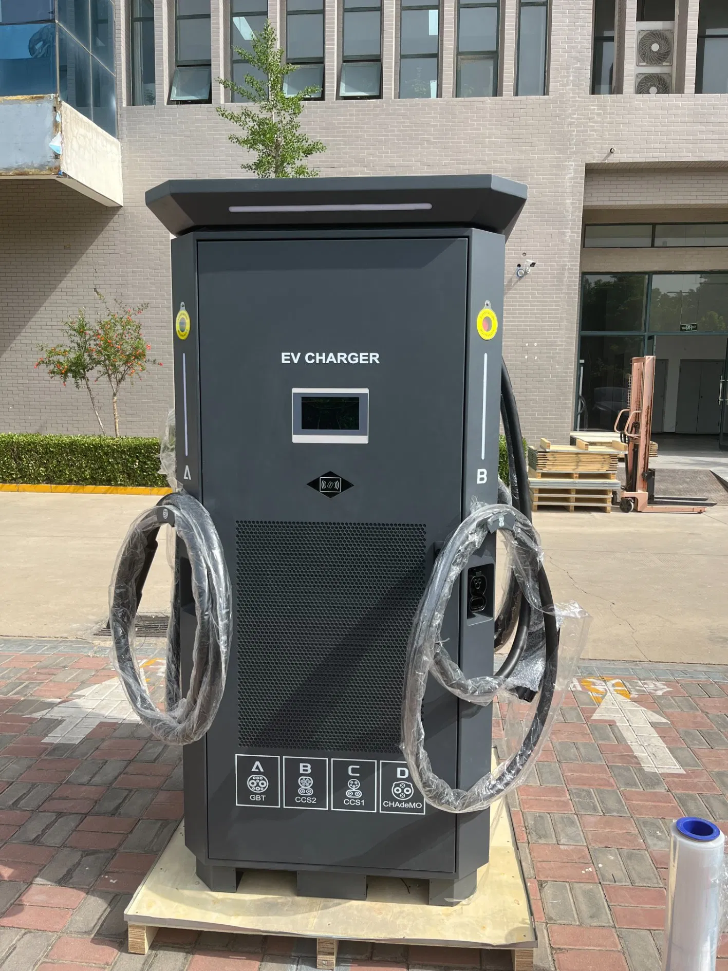 320kw DC Fast Charging Station with 4 Guns IP54 Rated for Outdoor Use