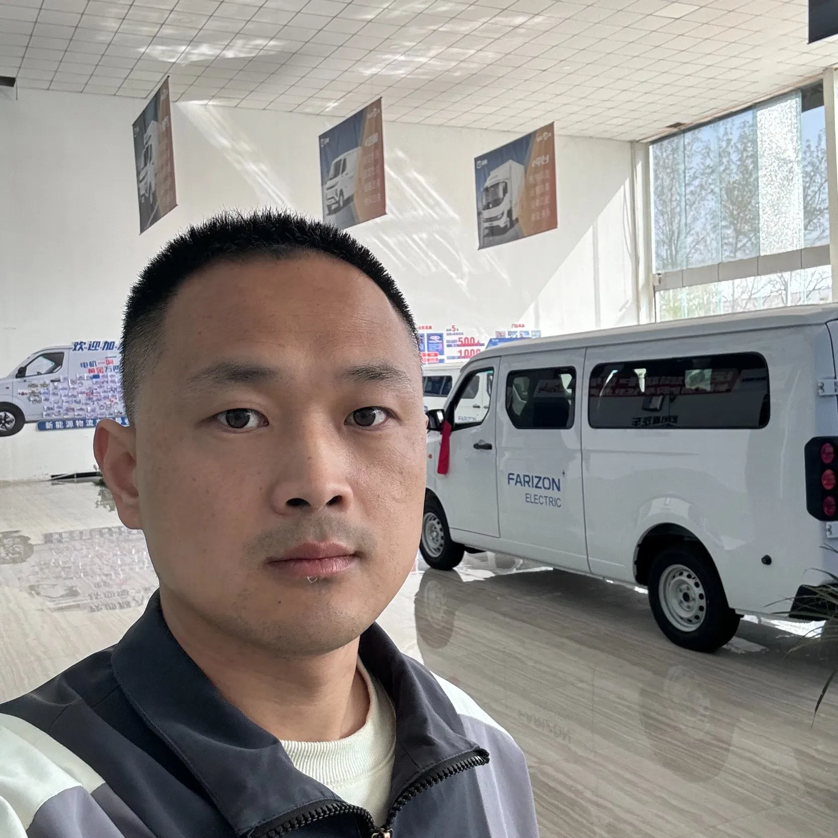 V6e Mountain Climbing EV Geely 45° Slope Adaptive Power System