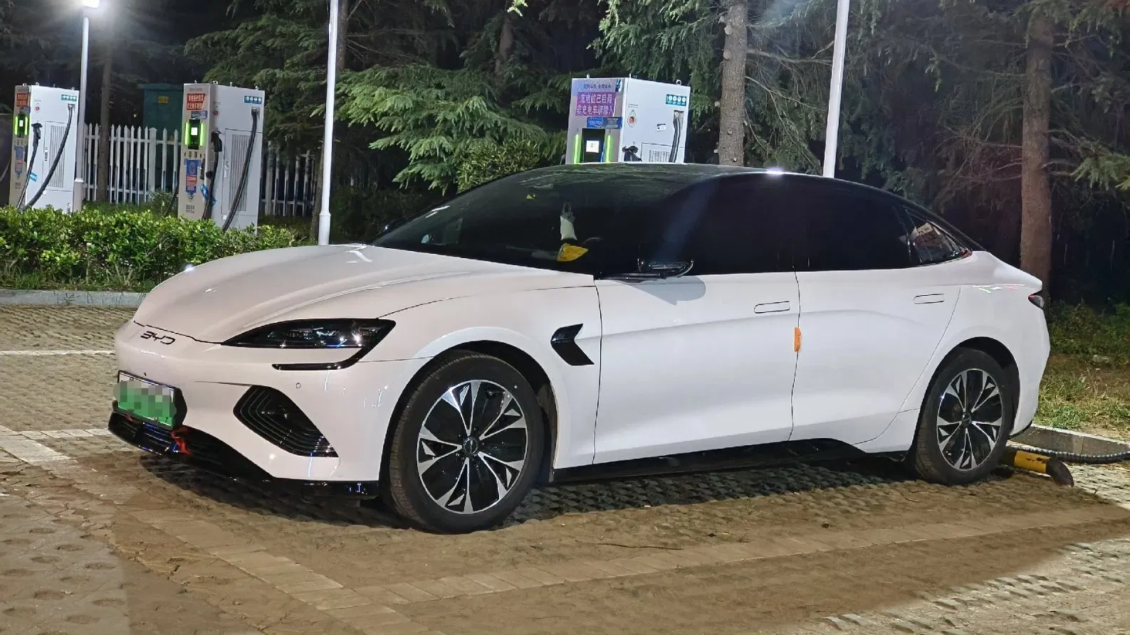 Outdoor DC Fast Electric Car Charging Station 240kw Commercial EV Charger for Electric Vehicles