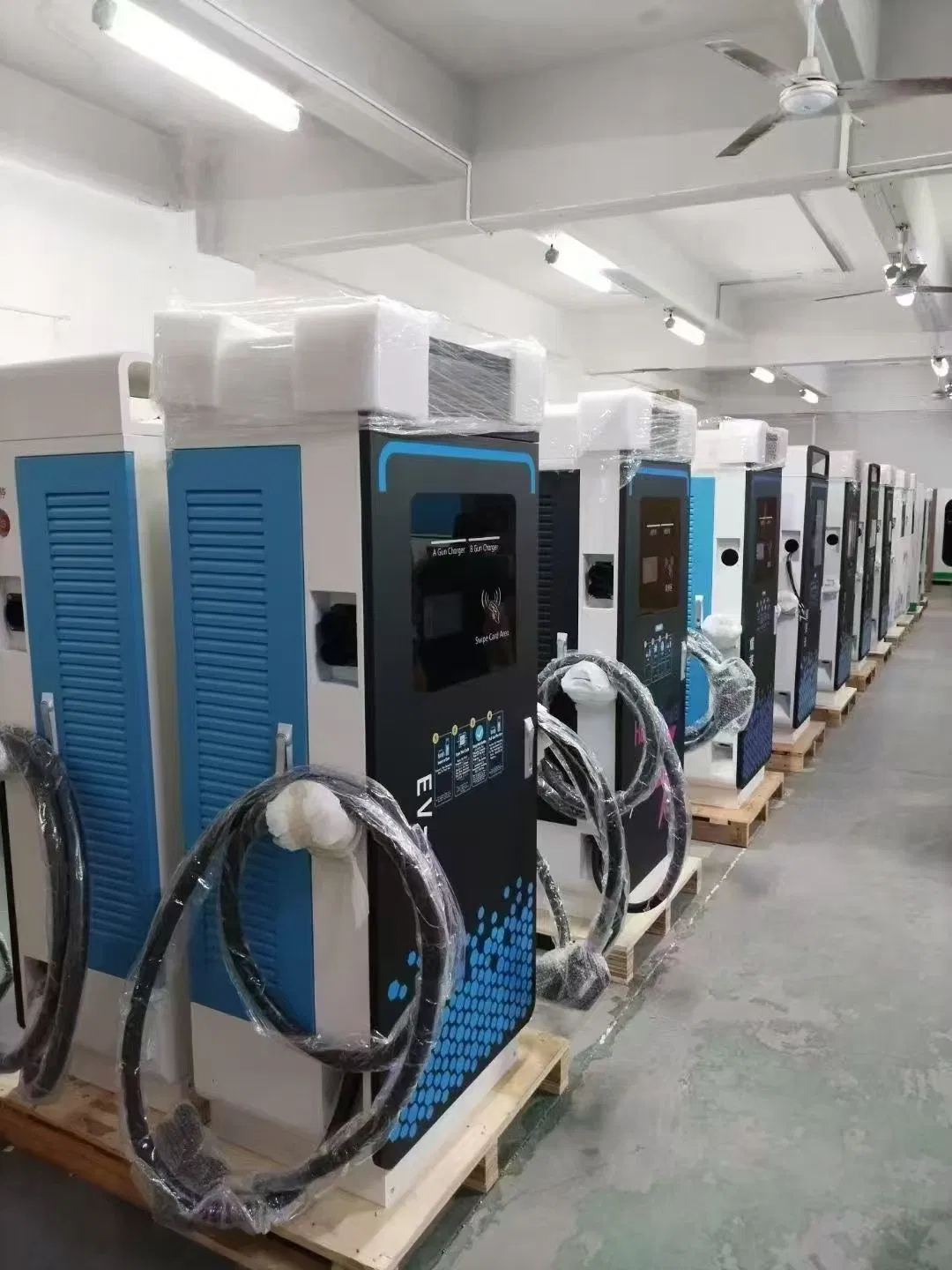 Commercial Factory Byd CCS 60kw 100kw 160kw 240kw Car Charging Station Fast DC EV Charger