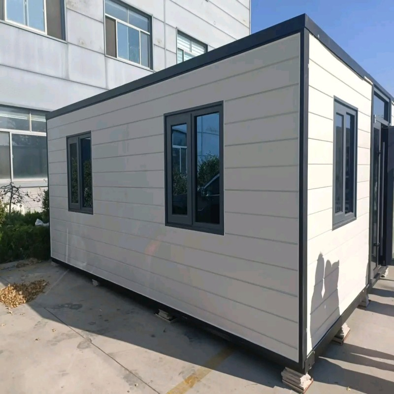 Casa contenedor modular expandible de acero coloreado, personalizable y de lujo para resorts de villas y retiros en la montaña