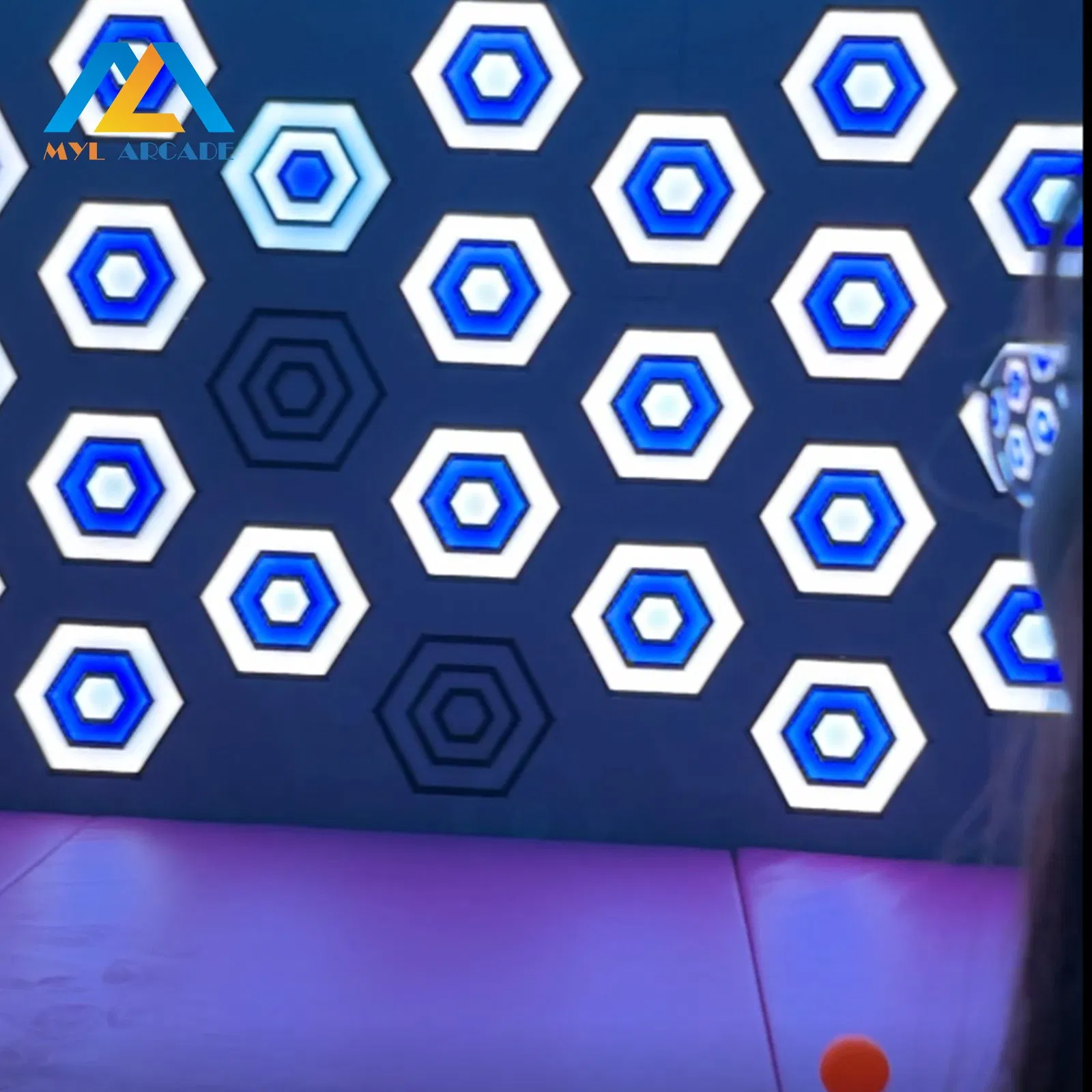 Juego de Lanzamiento de Pelotas con Proyección Interactiva en la Pared