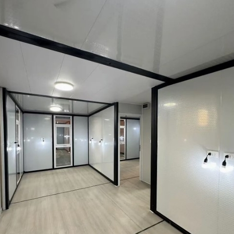 Conjunto de habitación de albergue modular para glamping a prueba de corrosión, construido rápidamente, en un resort costero