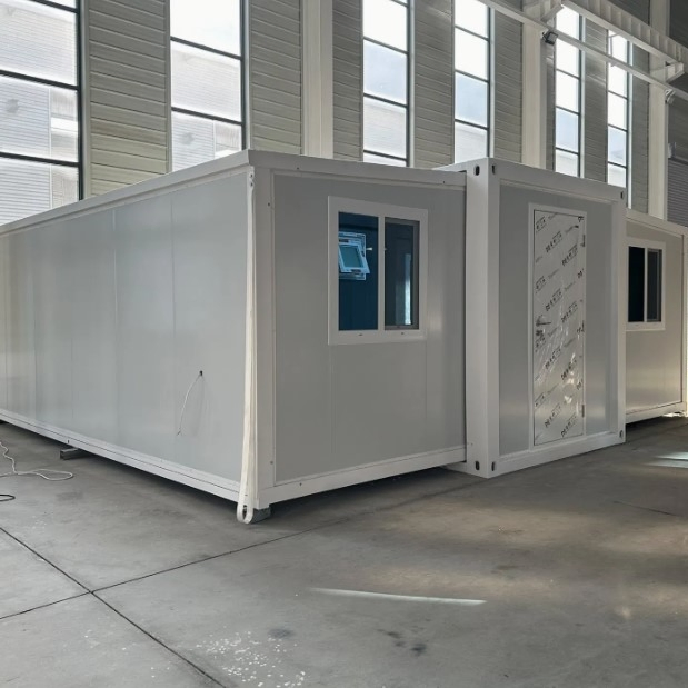 Conjunto de habitación de albergue modular para glamping a prueba de corrosión, construido rápidamente, en un resort costero