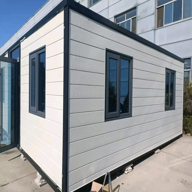 Casa contenedor modular expandible de acero coloreado, personalizable y de lujo para resorts de villas y retiros en la montaña