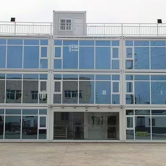Villa Prefabricada Expandible Premium con Ventanas de Piso a Techo y Acabado en Madera para Resorts de Alta Gama y Eco-Lodges