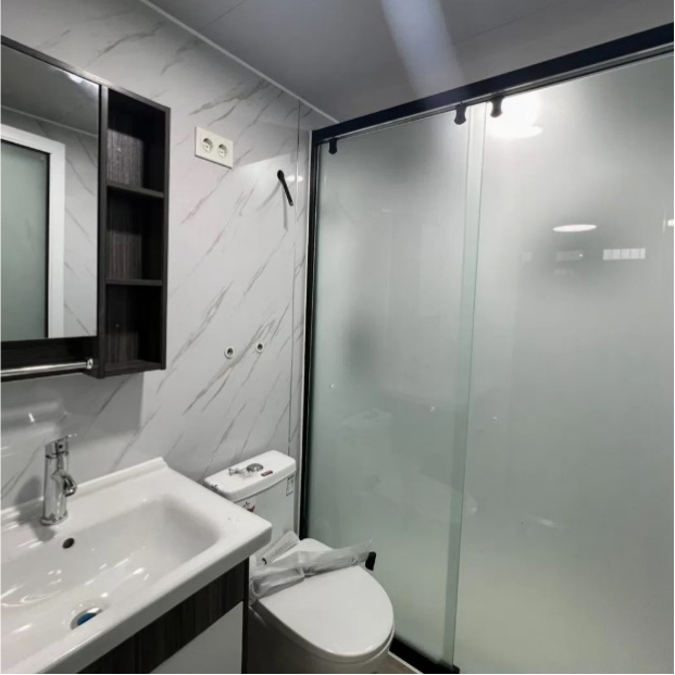 Residencia en un pueblo montañés remoto, albergue familiar modular de acero expandible en contenedor