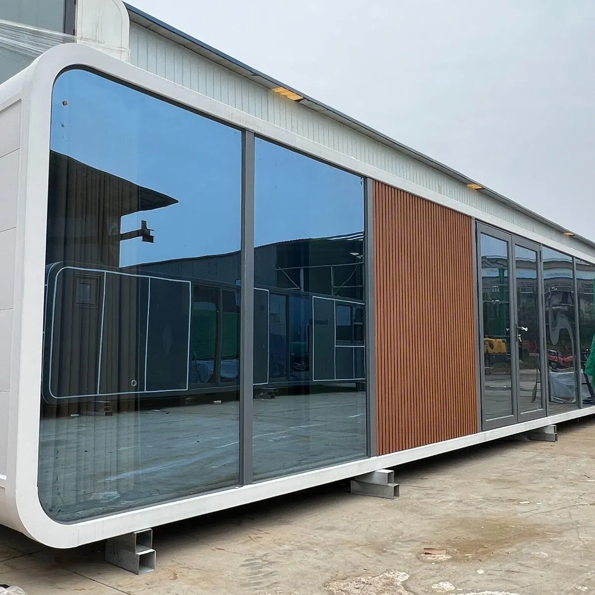 Casa moderna personalizada al aire libre, casa pequeña, casa móvil, oficina pod, cabaña de manzana