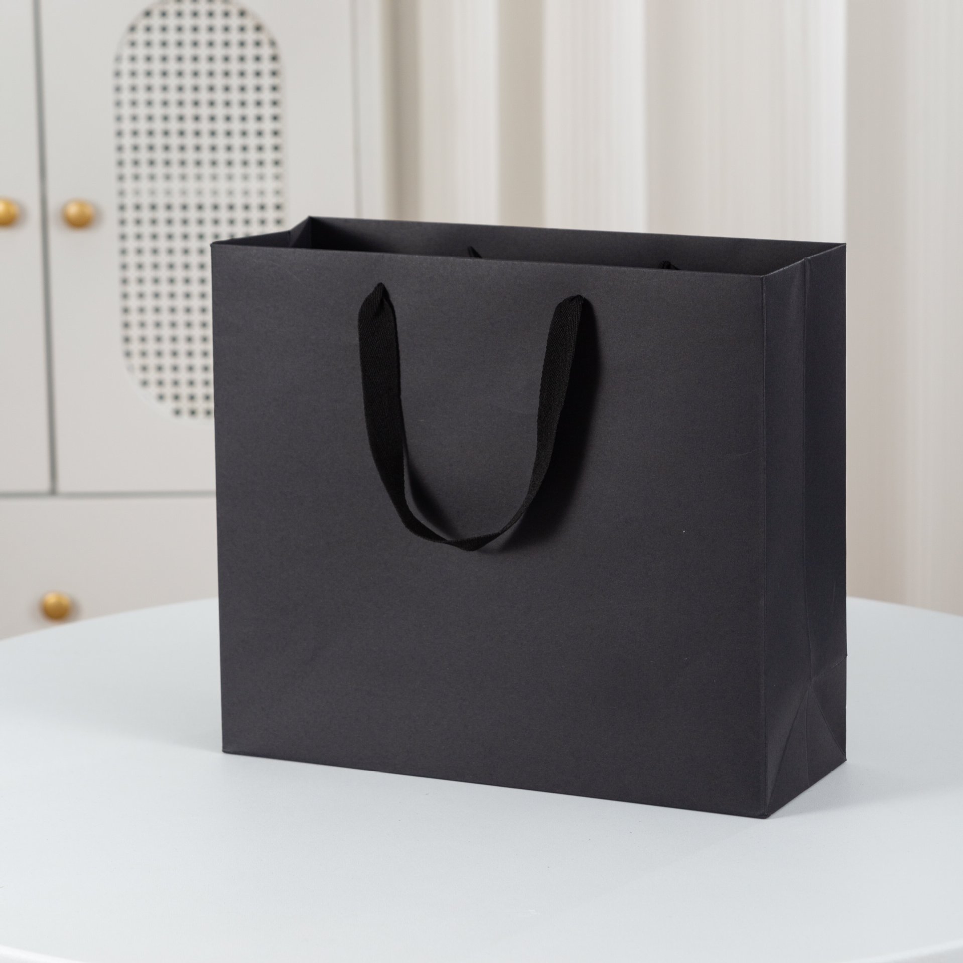 High-End Metallic Silver/Gold Foil Paperboard Shopping Bags for Clothing &amp; Shoes Microwave Safe &amp; for Brand Packaging
