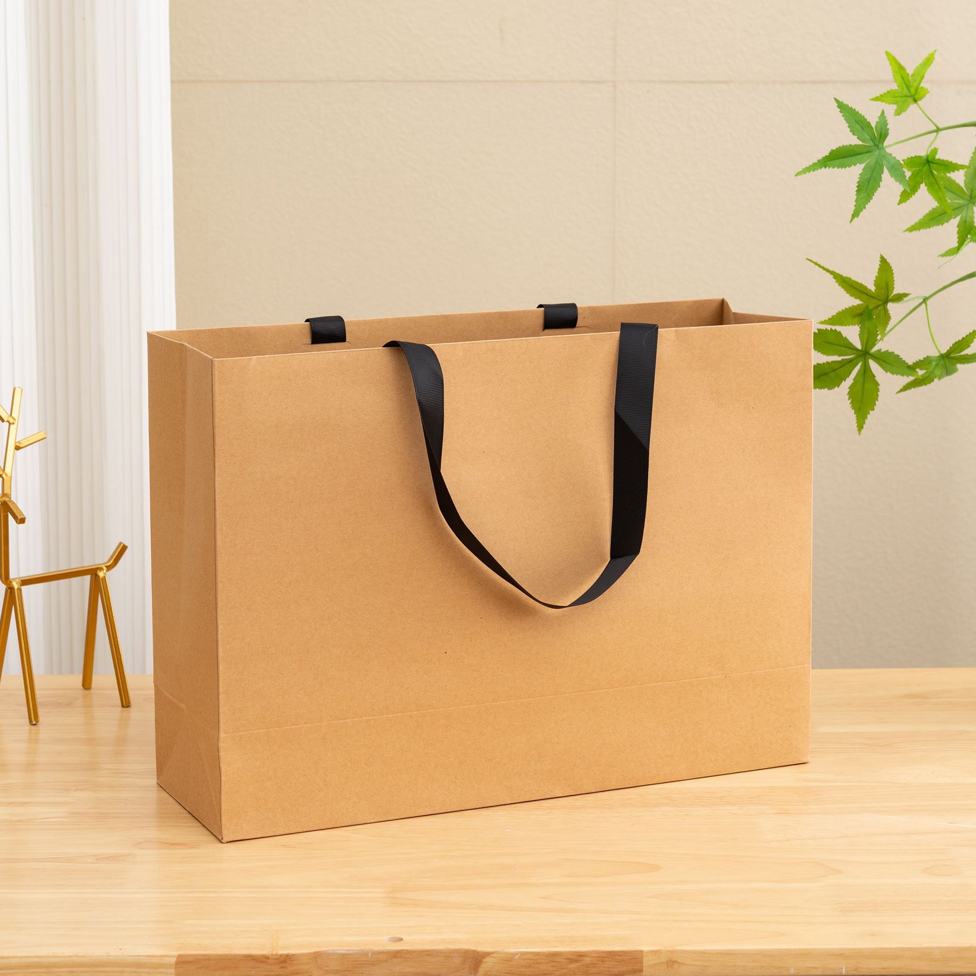 High-End Metallic Silver/Gold Foil Paperboard Shopping Bags for Clothing &amp; Shoes Microwave Safe &amp; for Brand Packaging