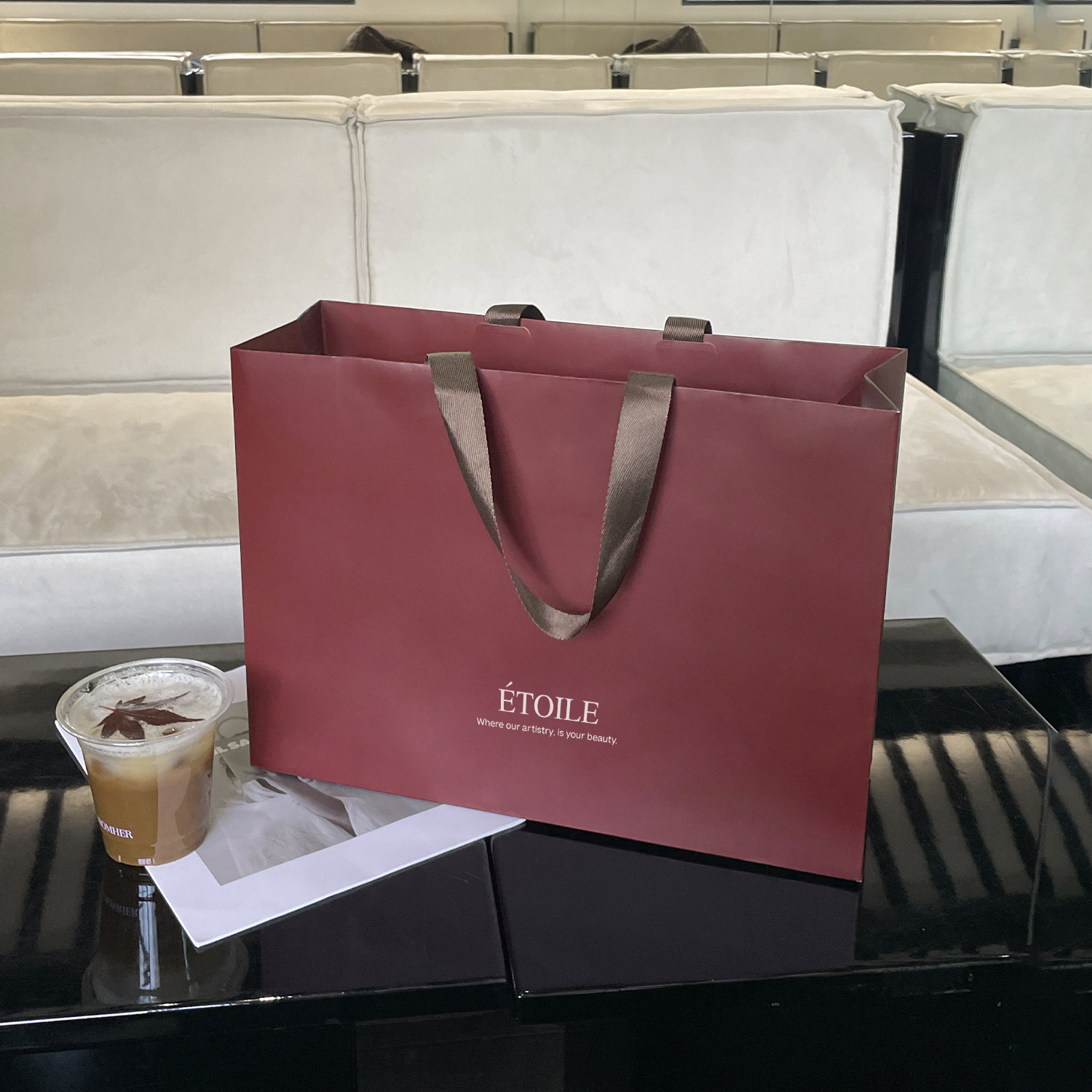 High-End Metallic Silver/Gold Foil Paperboard Shopping Bags for Clothing &amp; Shoes Microwave Safe &amp; for Brand Packaging