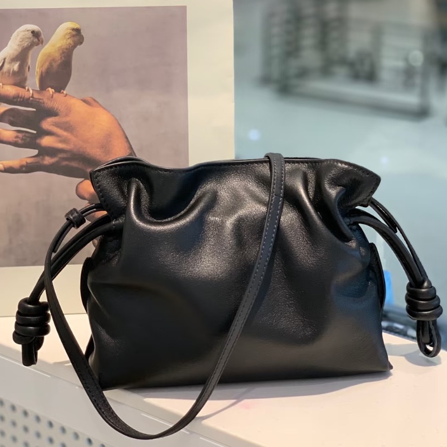 Popular Soft Cowhide Women's Bag with Pleated Shape Genuine Leather Crossbody Bag Large Capacity Simple Drawstring Lady Bag