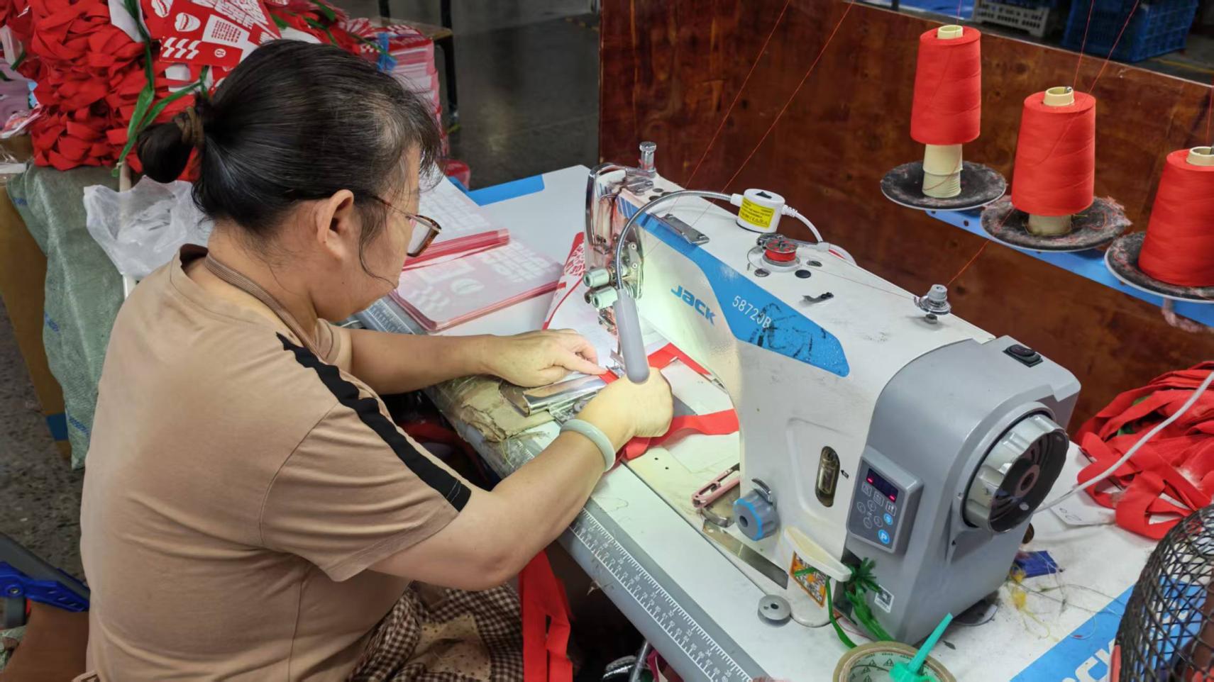Industrial sewing machine type 3 for specialized fabric packaging production at LAHD