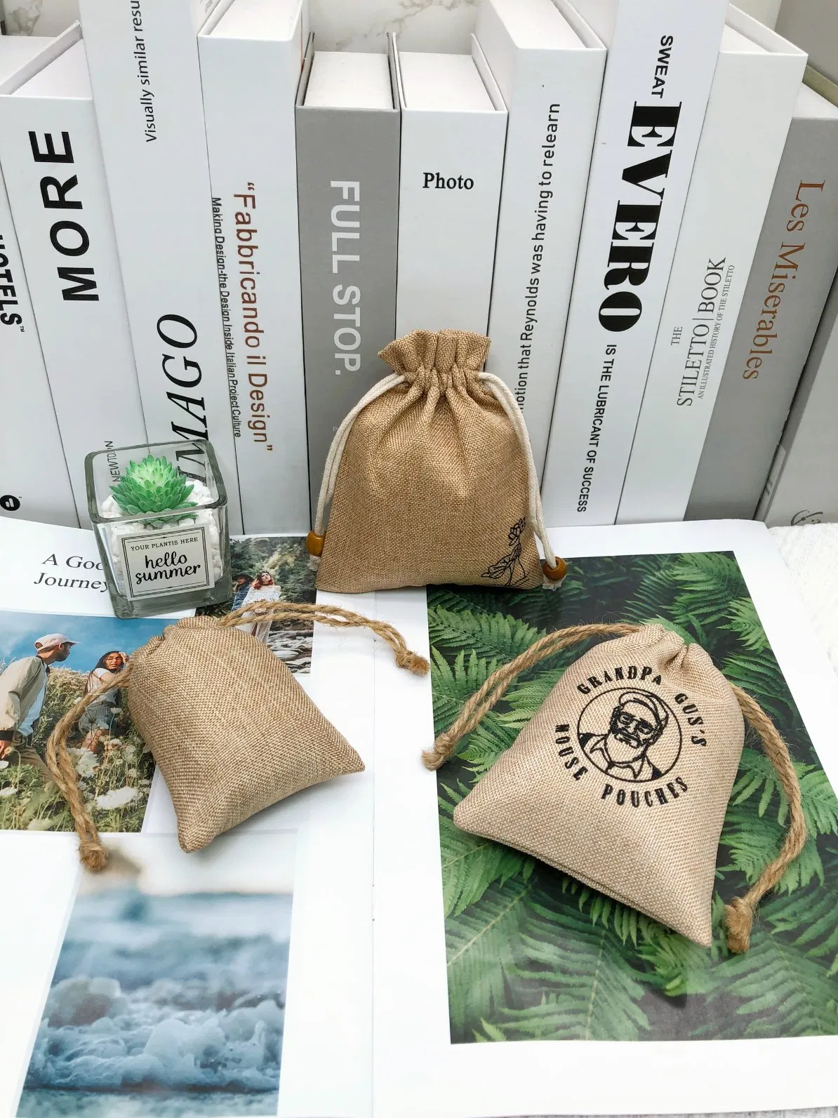Wholesale Eco Friendly Hot Stamped Custom Printed Velvet Flap Drawstring with Logo Divider Insert Card Display for Earring Suede Velvet Jewelry Pouch