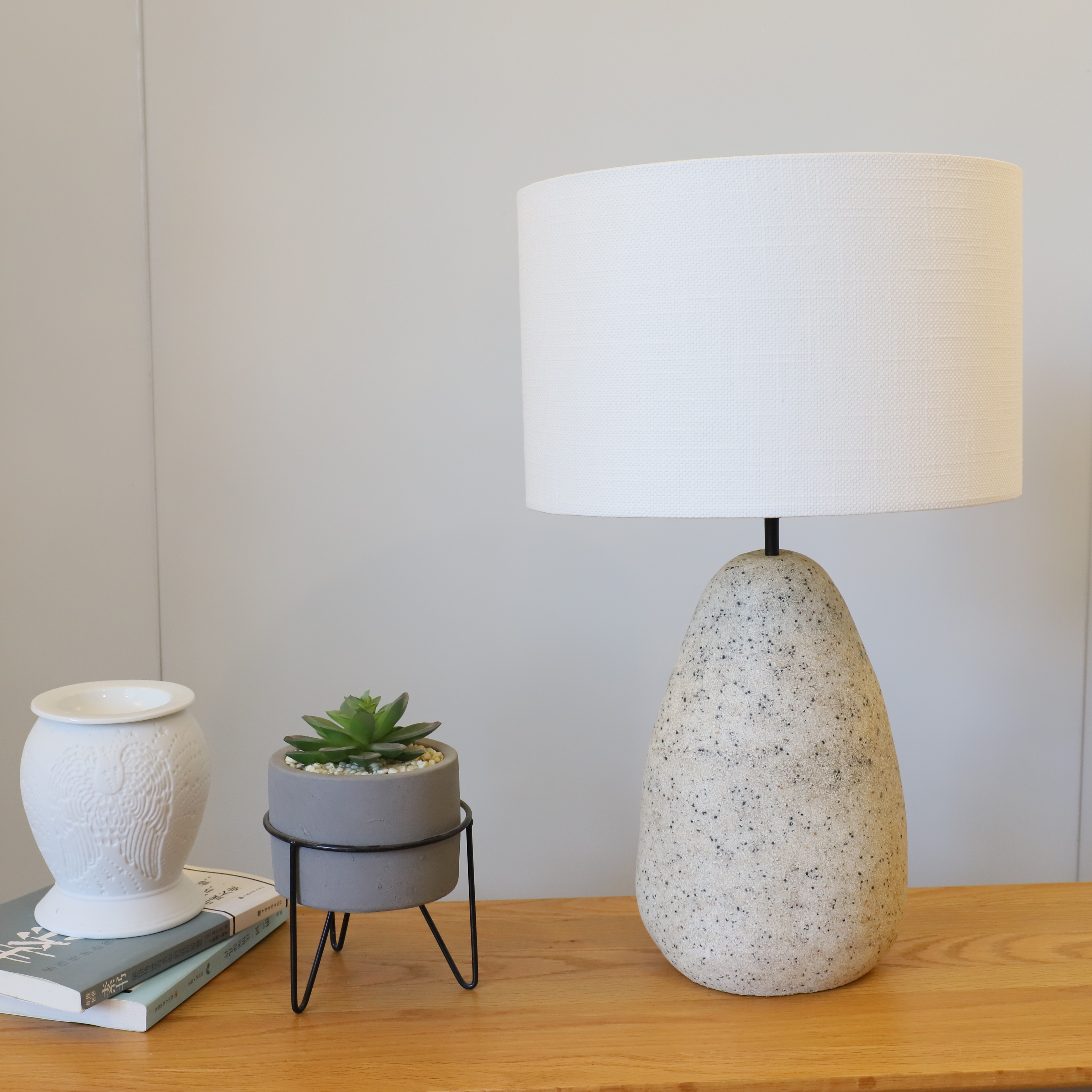 Modern Bedroom Living Room Light Creative Desk Decoration Resin Art Statue Atmosphere Lamp