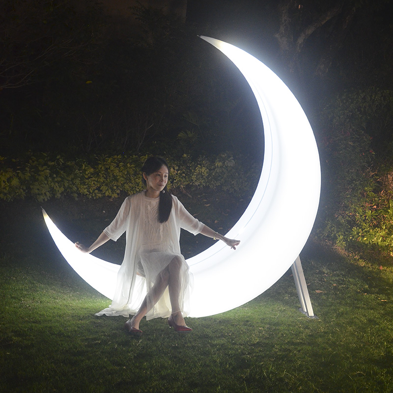Outdoor LED Luminous Moon Lights Colorful Courtyard Seat Crescent Decoration Park Landscape IP54 Rated Dimmable Solar