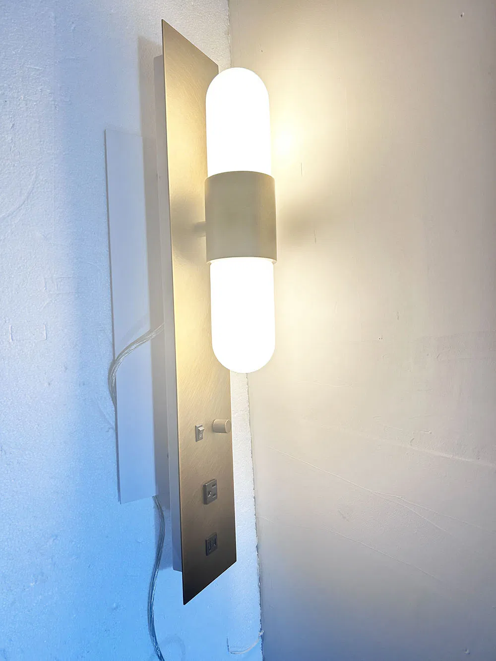 Luxury Glass Wall Sconce Lighting Fixture for Hotel Decor Besides Lights for Hospitality