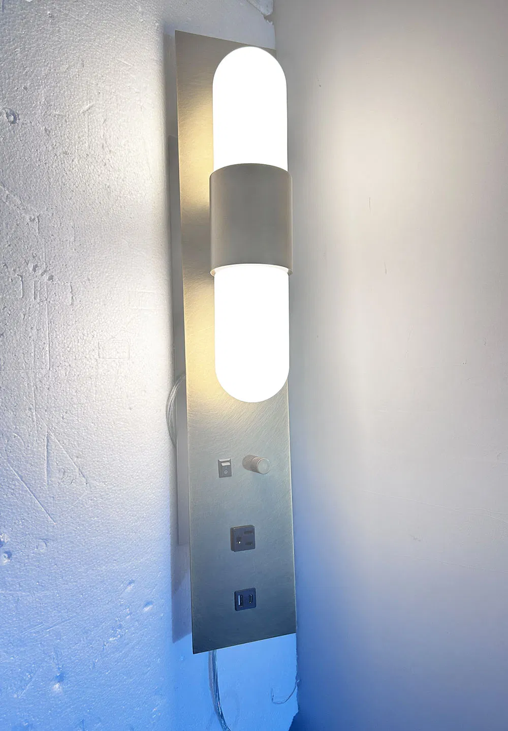 Luxury Glass Wall Sconce Lighting Fixture for Hotel Decor Besides Lights for Hospitality