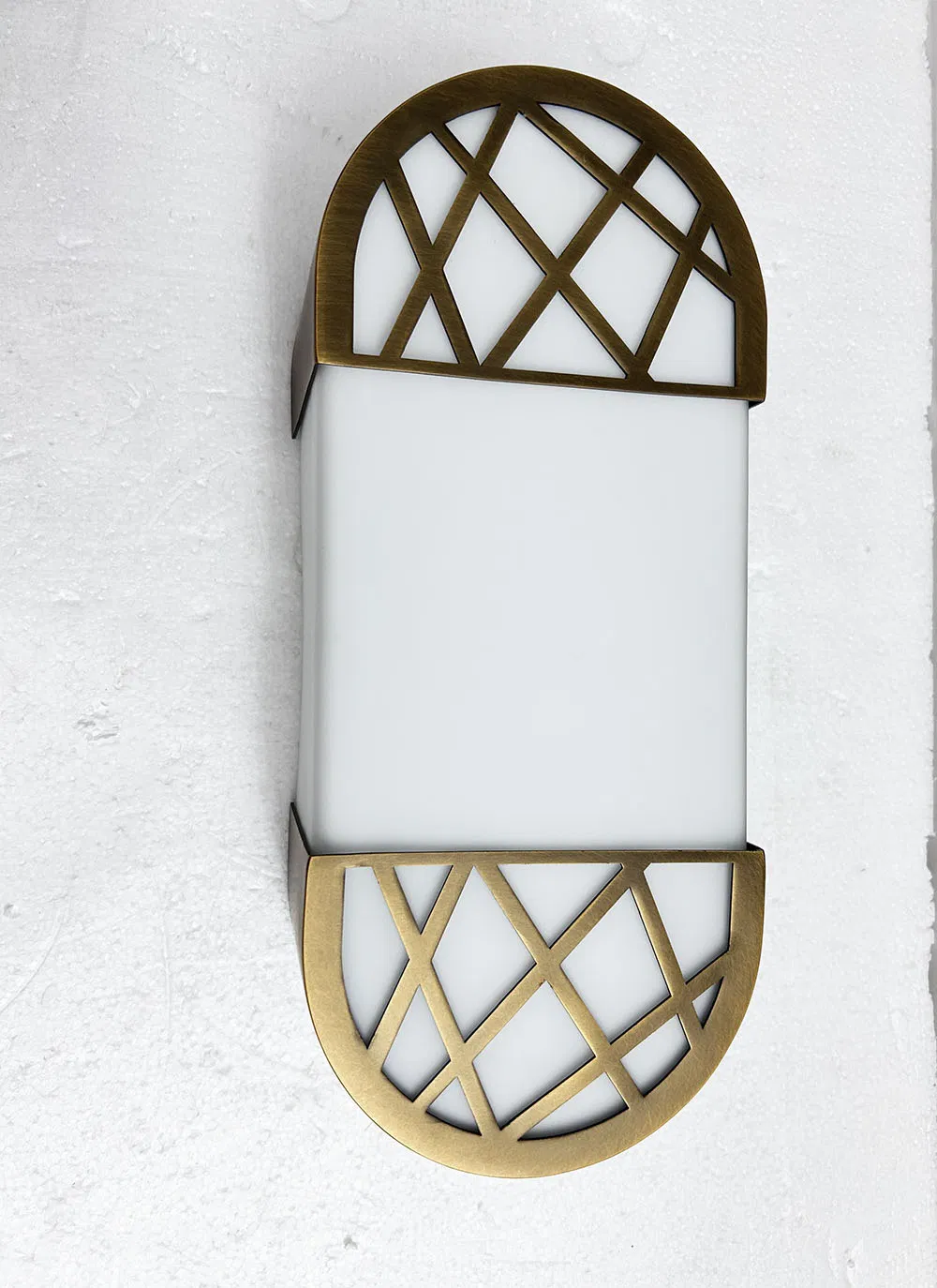 Elegant Antique Brass Hospitality Wall Light with Acrylic Shade Vintage Style Wall Lights for Guestroom Custom Lights