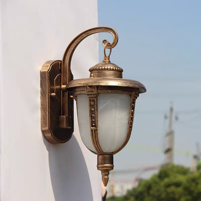 Factory Wholesale Classic Outdoor Decorative Waterproof Wall Light for Courtyards/Stairs/Corridors/Garden Lighting