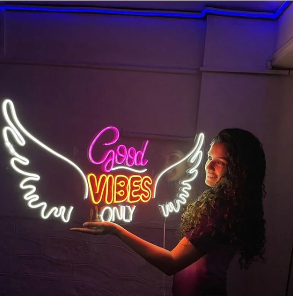 Custom Neon Sign for Decorations Personalized Neon Schriftzug &amp; Logo Vibrant Neon Para Fiestas &amp; Events