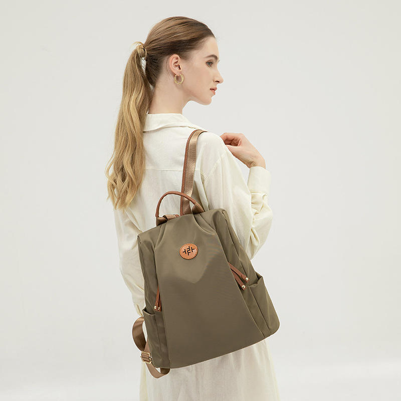 Mochila de nylon impermeable para mujeres con sistema avanzado antirrobo, ligera, popular en Corea, de gran capacidad 20-35L cierre de cremallera, de moda