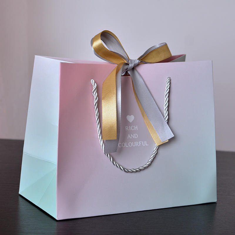 Bolsa de papel kraft blanca personalizada con tu propio logo