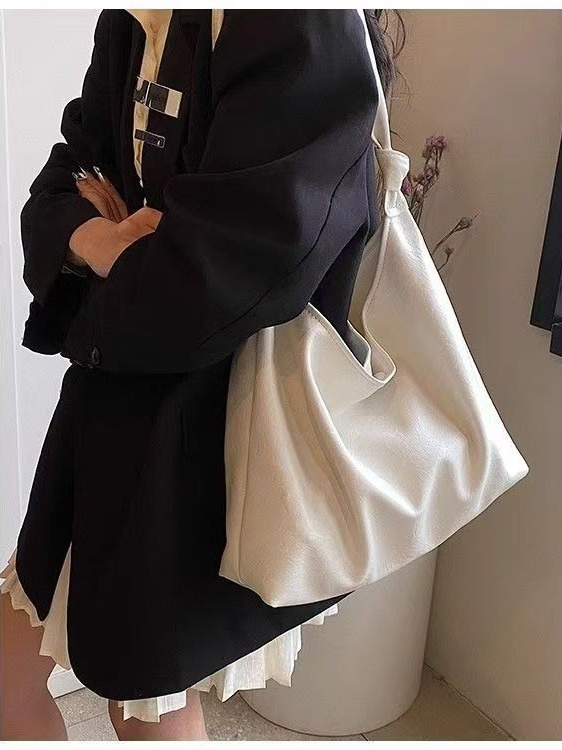 Bolso hobo de cuero blanco suave y casual con correa anudada, bolso de hombro de gran capacidad