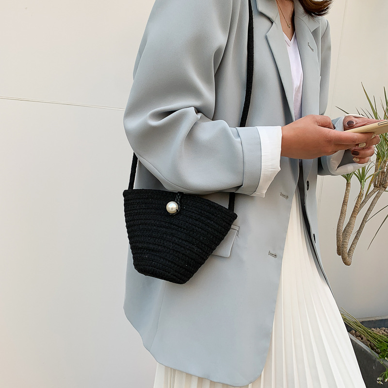 Bolso trenzado simple de perlas, bolso de paja tipo cubo
