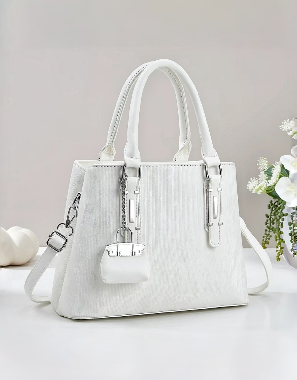 Detalle bolso de mano
