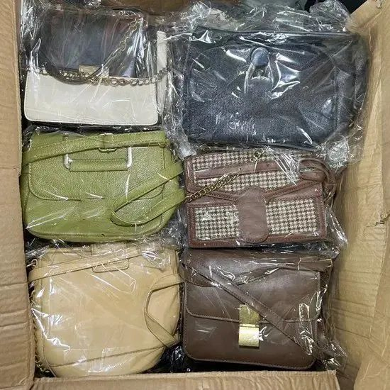 2025 Bolsa de Hombro de Cuero Grano Pebble Pulido Estilo Clásico de Jacquard de Moda de Diseñador 26 Letra en Tono Dorado de Alta Calidad - Bolsos Réplica