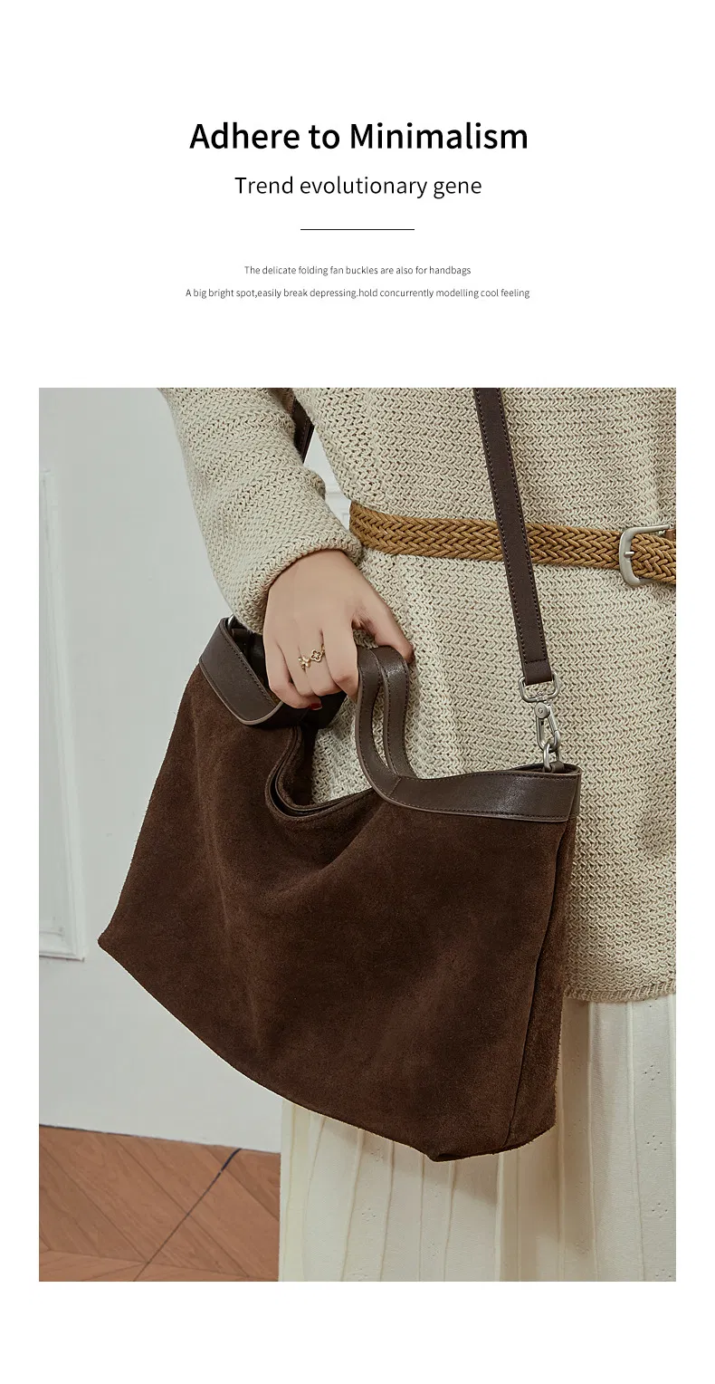 Interior y capacidad del bolso de mujer