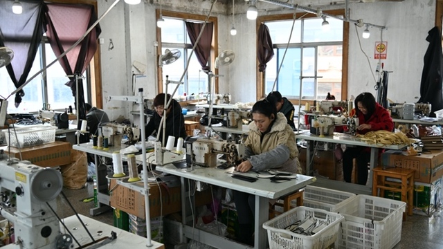 Control de calidad en la producción de bolsos de moda LanHa Beauty