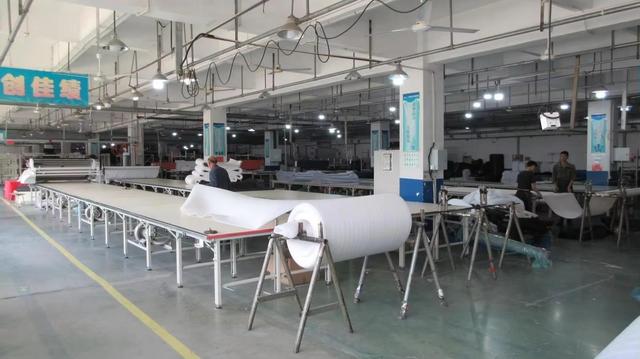 Fábrica de bolsos de mujer Dongguan LanHa Beauty - instalaciones de producción