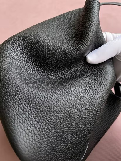 2026 Bolso de lujo para mujeres, cuero de alta calidad, bolsos de marca al por mayor 5AAA Bolsos de hombro mini de moda de diseñador, bolso de lujo réplica