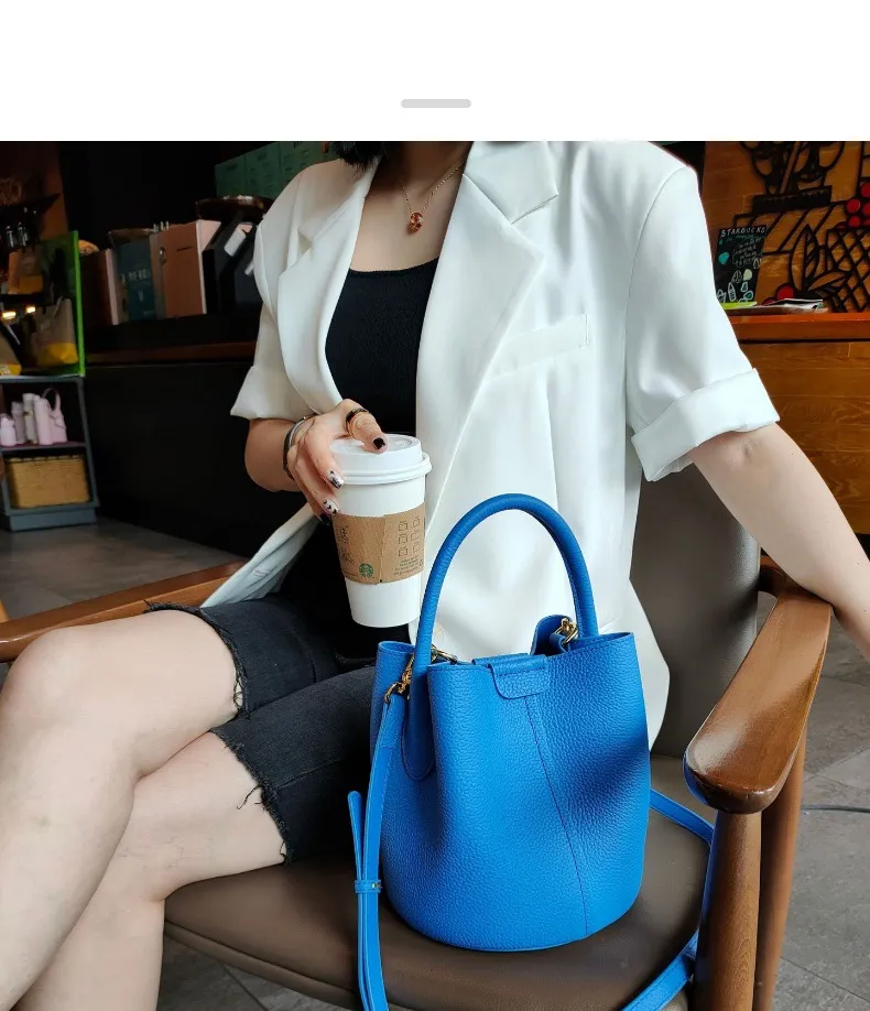 Bolso de cuero gris