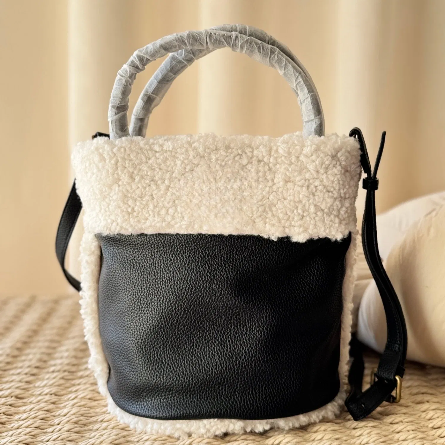 Bolso de borde de felpa de dama, bolso pequeño tipo cubo para mujer