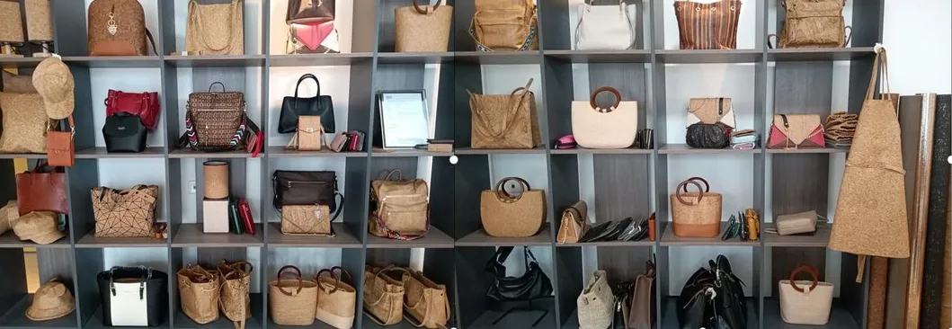 Bolso de Elegancia Terrenal - Cartera de Corcho Ecológica Personalizada para Mujeres
