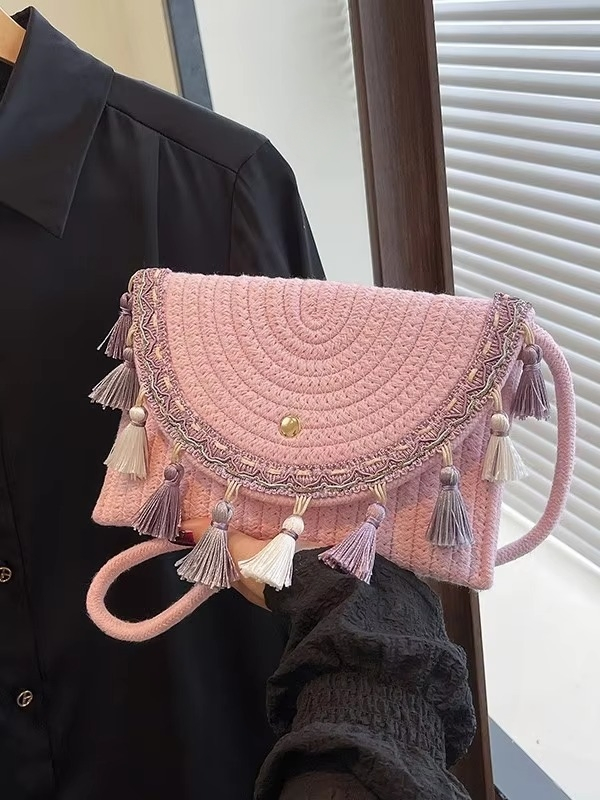 Bolso de mano de paja tejido al estilo bohemio con flecos y forro de poliéster y cierre de tapa para mujeres