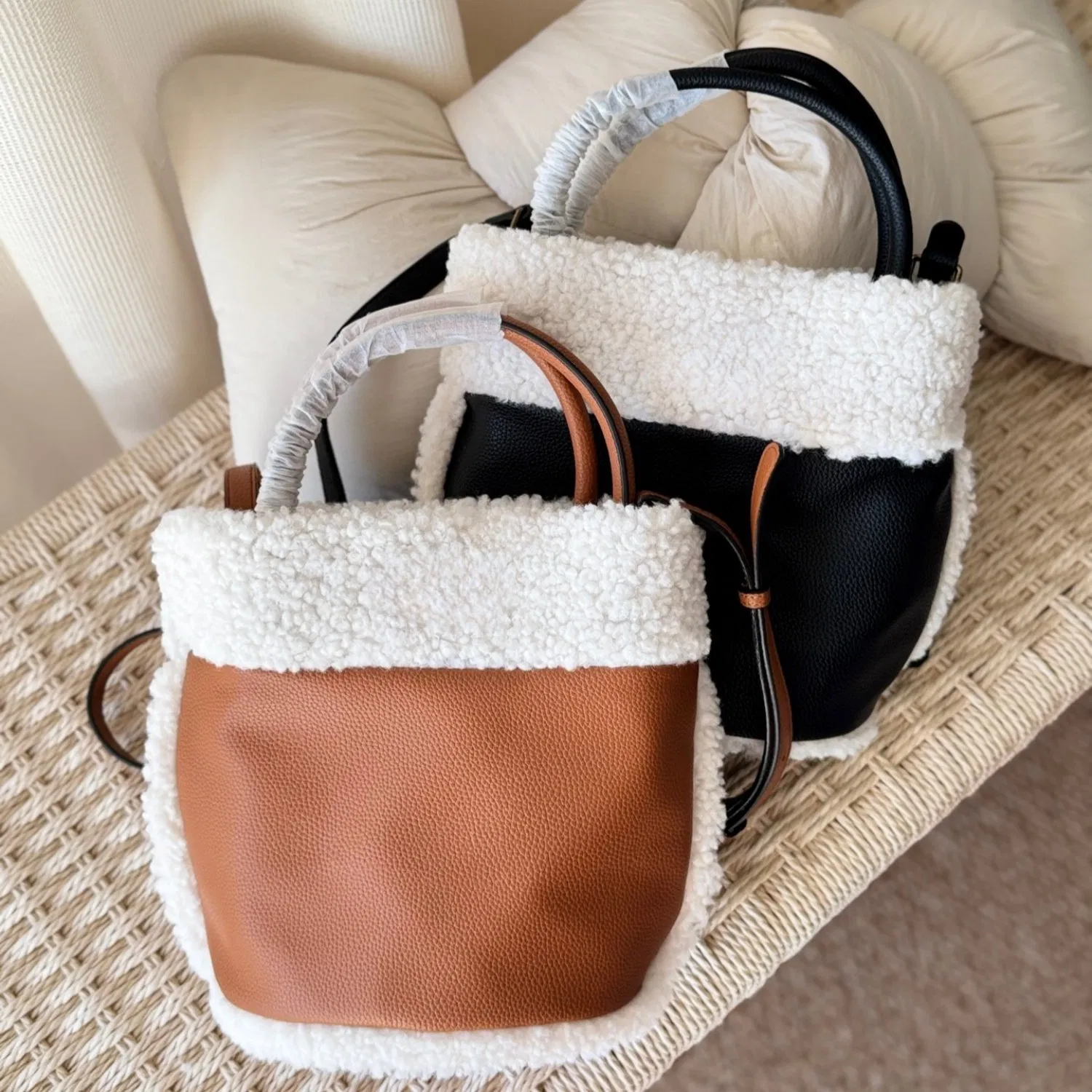 Bolso de borde de felpa de dama, bolso pequeño tipo cubo para mujer